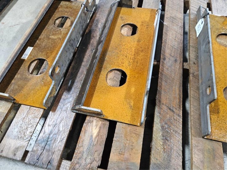 #402-•-new-kit-mini-skid-steer-face-plate-image-3