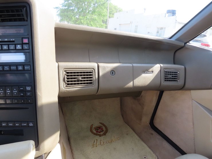 1991-cadillac-allante-pininfarina-roadster-image-18