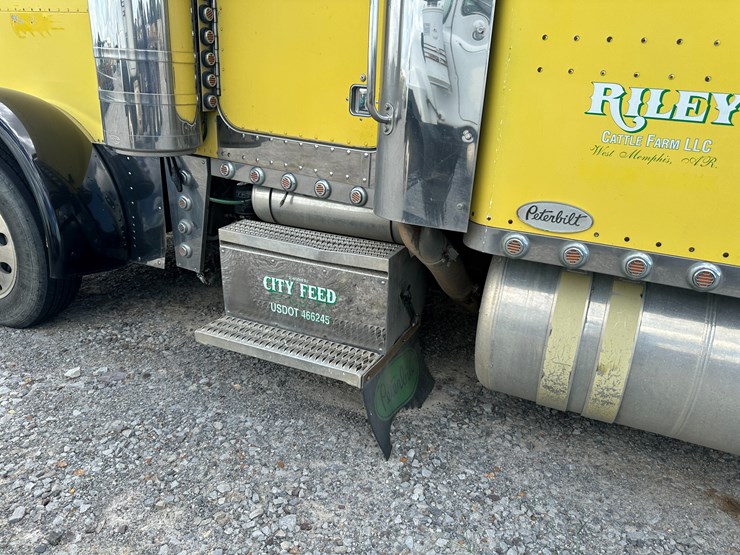 1998-peterbilt-379-image-33