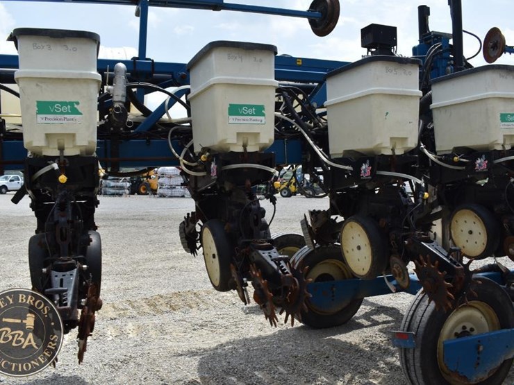 2005-kinze-3600-image-11