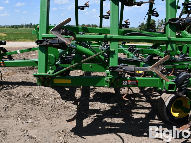 john-deere-2210-image-16
