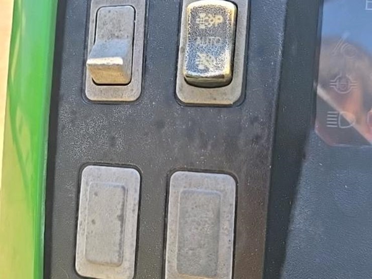 2015-john-deere-5065e-image-80