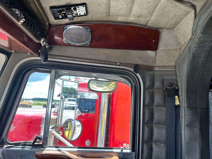 1998-peterbilt-379-image-77