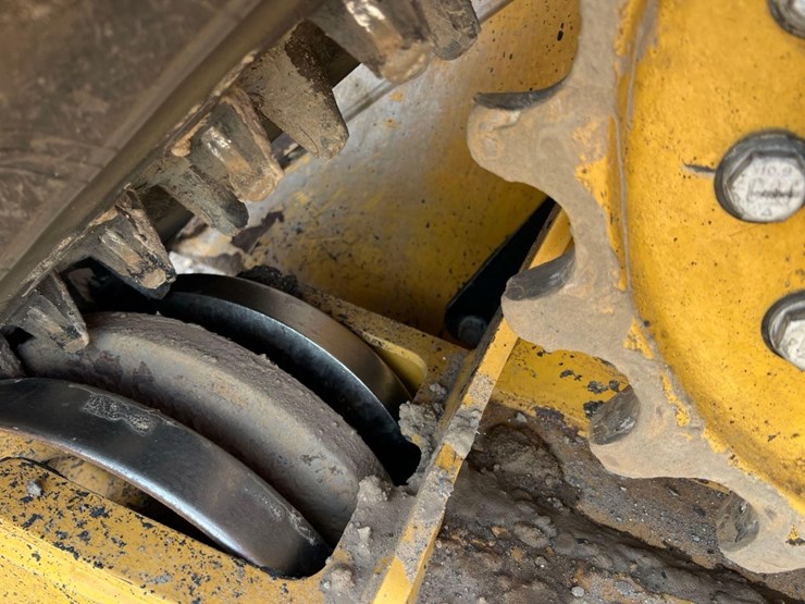 2021-caterpillar-299d3-image-13