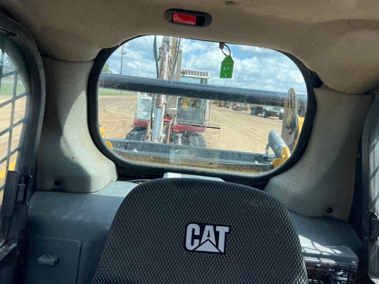 2020-caterpillar-242d3-image-27