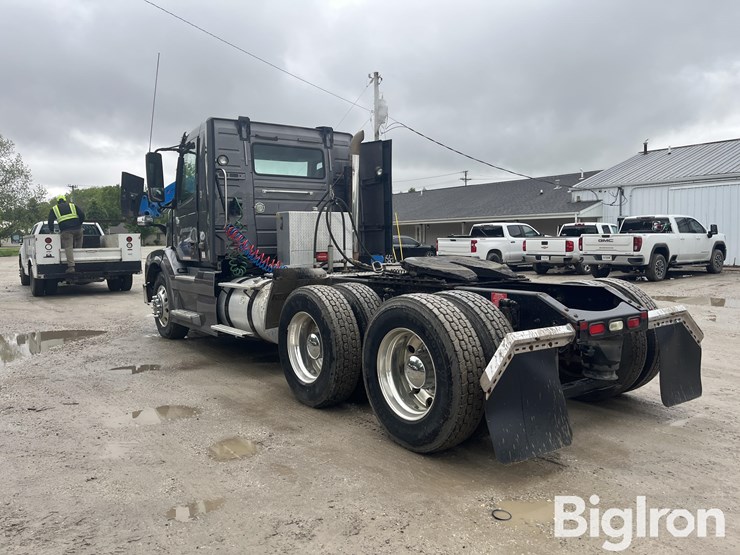 2014-volvo-vnl42t300-image-7