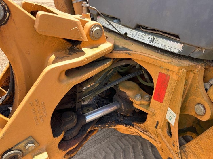 case-580m-turbo-image-34