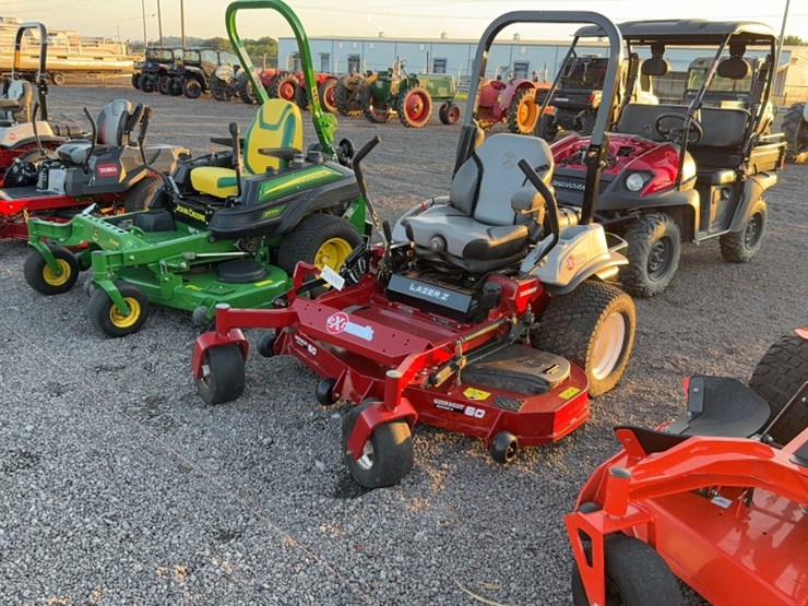 #3083-•-exmark-lazer-z-x-series-zero-turn-mower-image-1