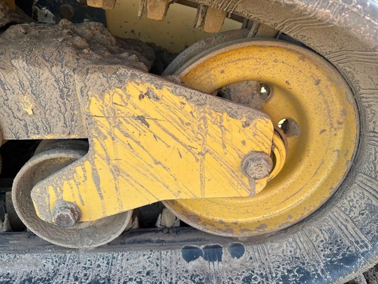 2020-caterpillar-259d3-image-15