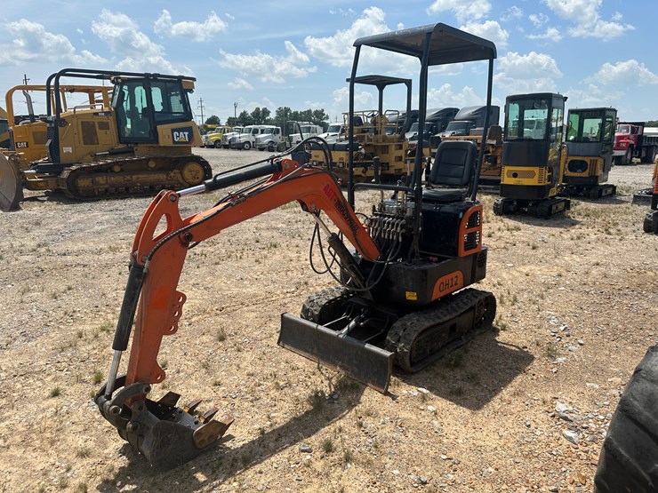 #81-•-agt-q12-mini-excavator-inv#:-25205-image-1