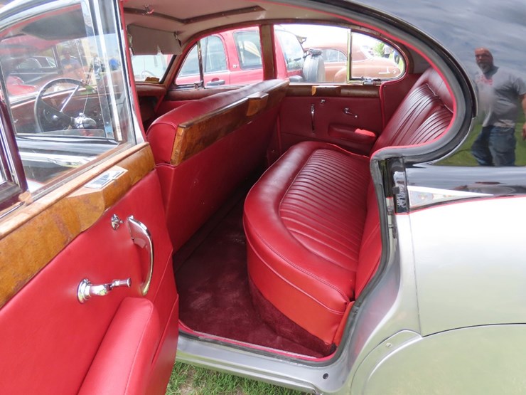 1960-jaguar-mark-ix-image-23