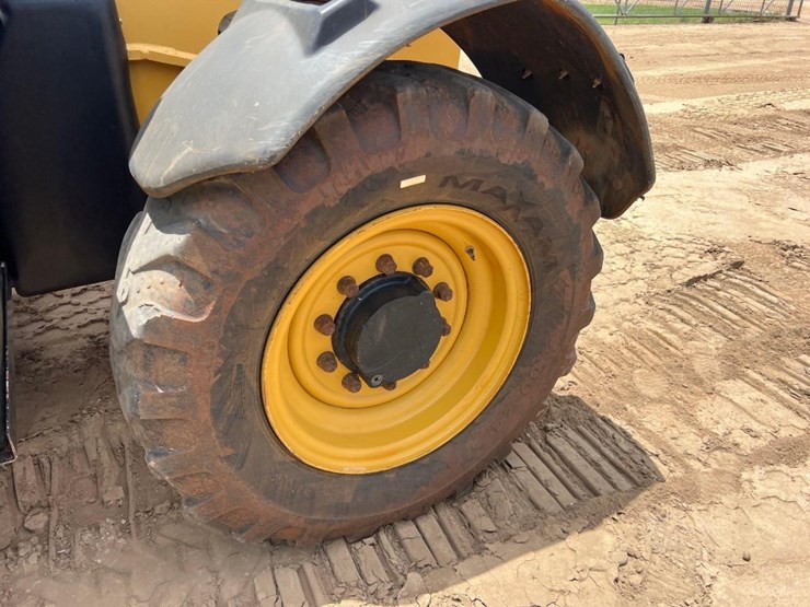 2016-caterpillar-tl642c-image-10