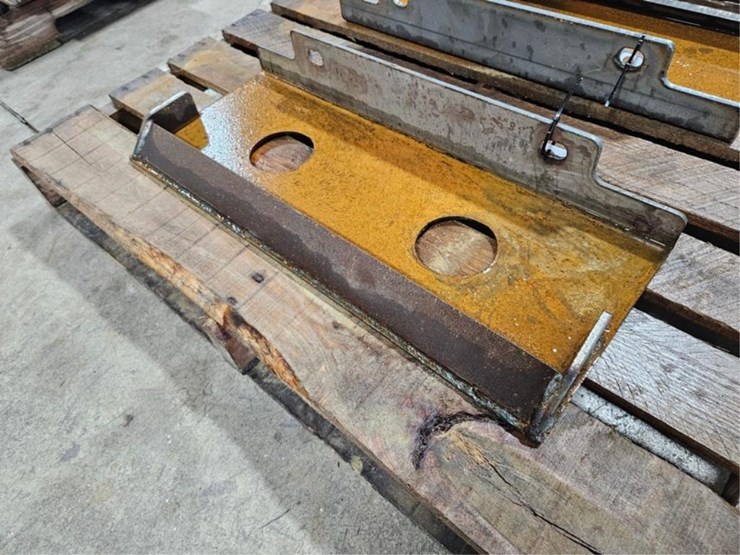 #403-•-new-kit-mini-skid-steer-face-plate-image-4