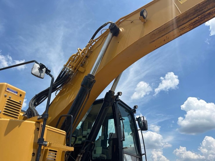 2016-caterpillar-335fl-image-13