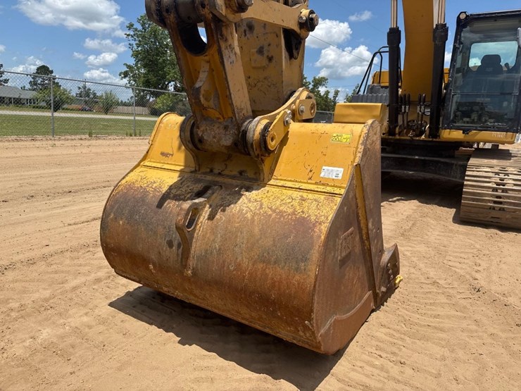 2020-caterpillar-326-image-28