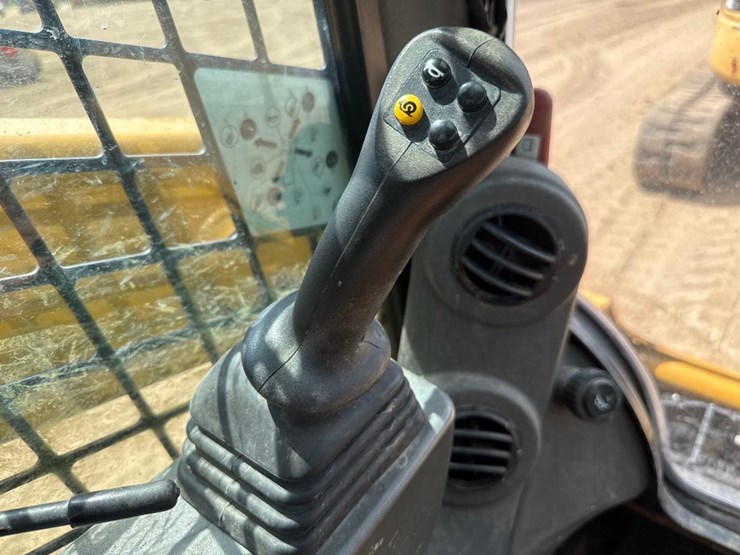 2021-caterpillar-259d3-image-31