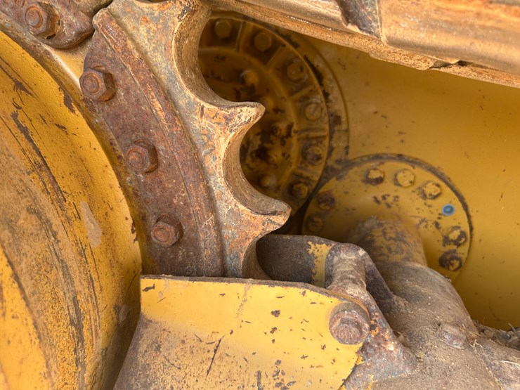 2017-caterpillar-d6k2-lgp-image-11