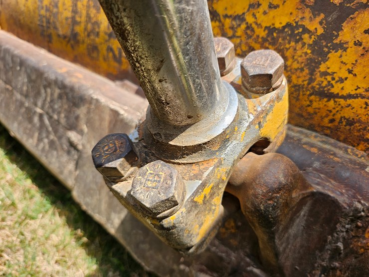 caterpillar-d4d-image-90