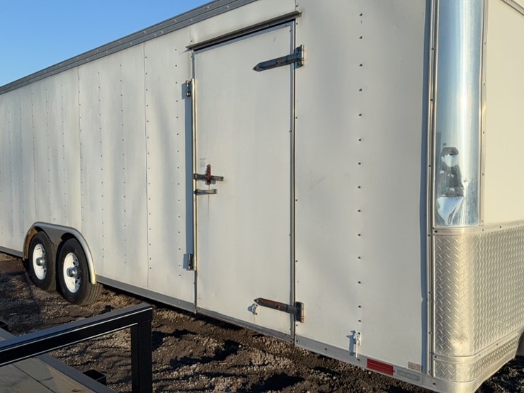 #3066-•-homesteader-8'-x-24'-bumper-pull-enclosed-trailer-image-4