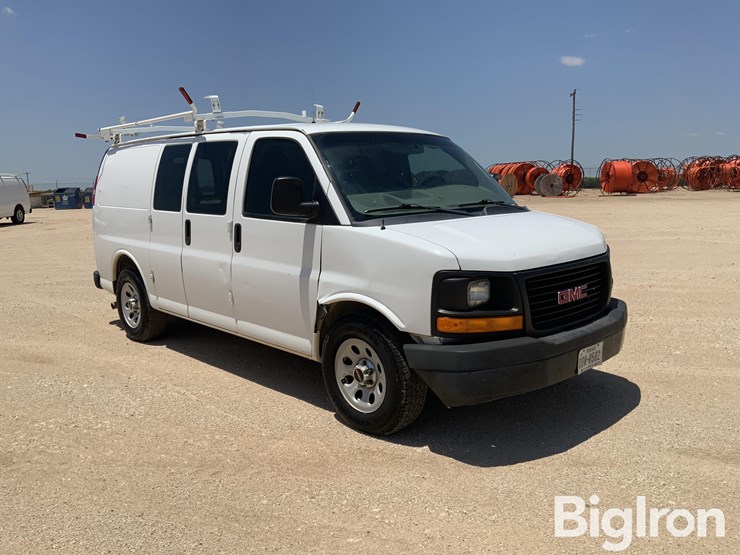 2014-utility-van-image-3