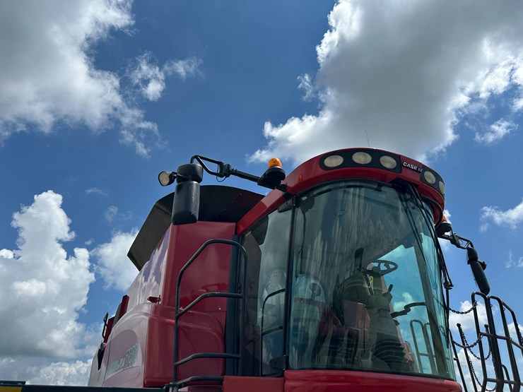 2012-case-ih-7230-image-35