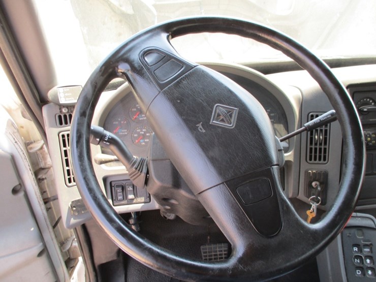 2005-international-durastar-4400-image-10