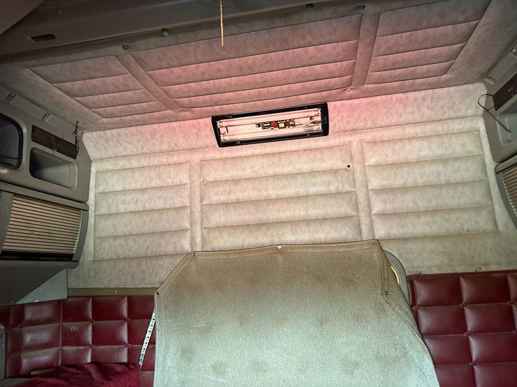 2003-peterbilt-379-image-82