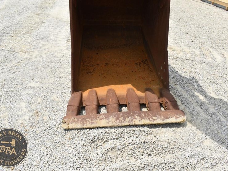 2013-deere-350g-lc-image-21