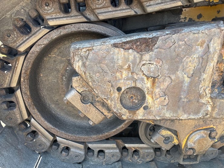 2011-caterpillar-d9t-image-12
