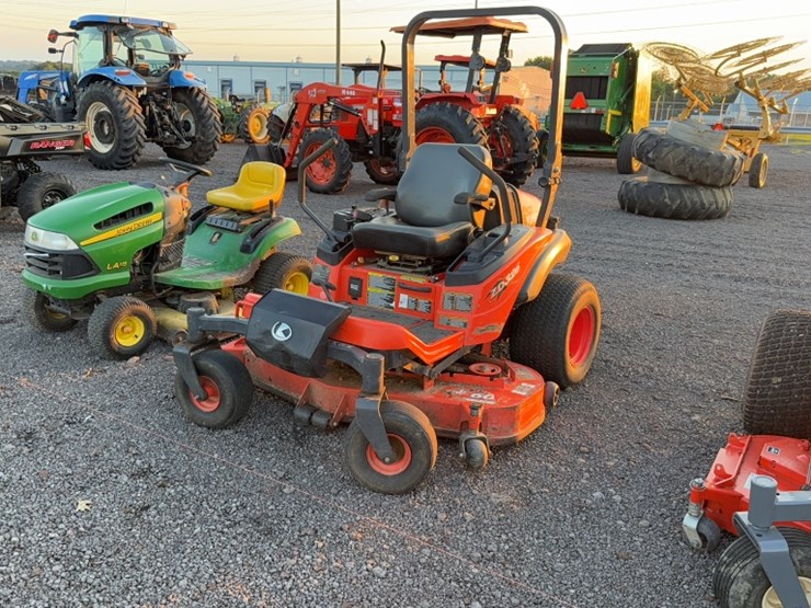 kubota-zd326-image-1