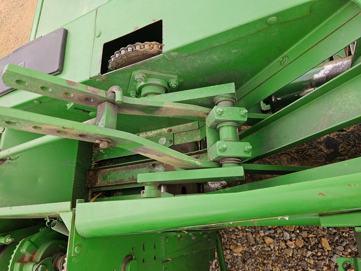 john-deere-338-image-23