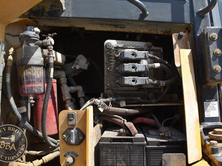 2019-deere-750k-lgp-image-63