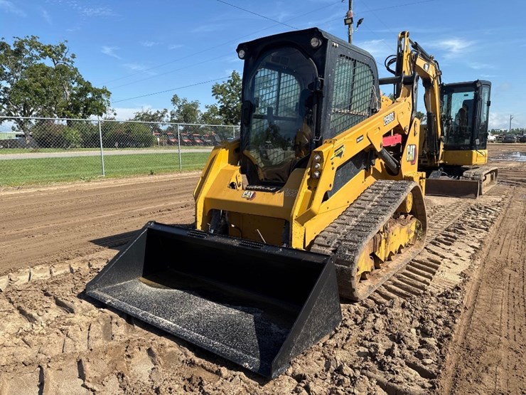 2020-caterpillar-259d3-image-2