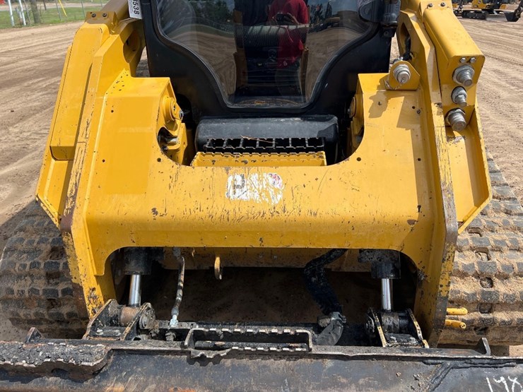 2021-caterpillar-299d3-image-18