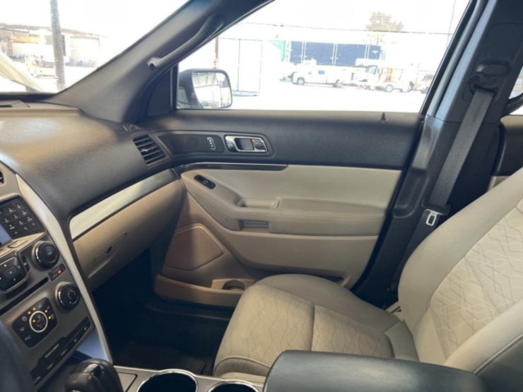 2013-ford-explorer-image-19
