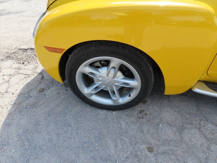 2004-chevrolet-ssr-pickup-image-10