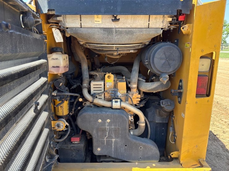 2020-caterpillar-279d3-image-25