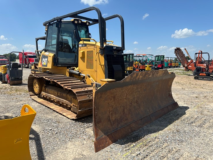 2017-caterpillar-d6k2-lgp-image-2
