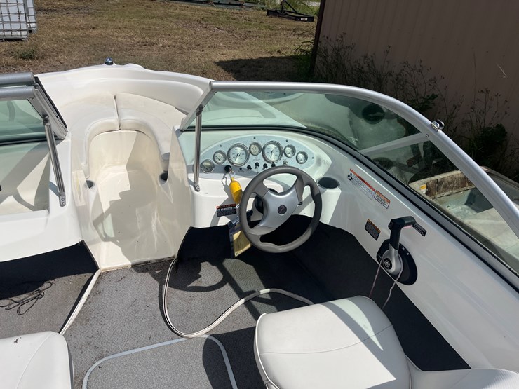 #400-•-bayliner-175-inboard/-outboard-boat-image-12