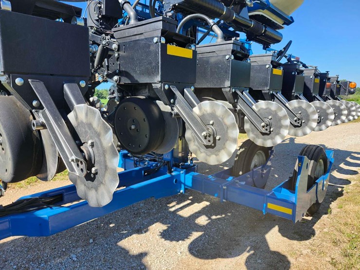 2019-kinze-3500-image-14