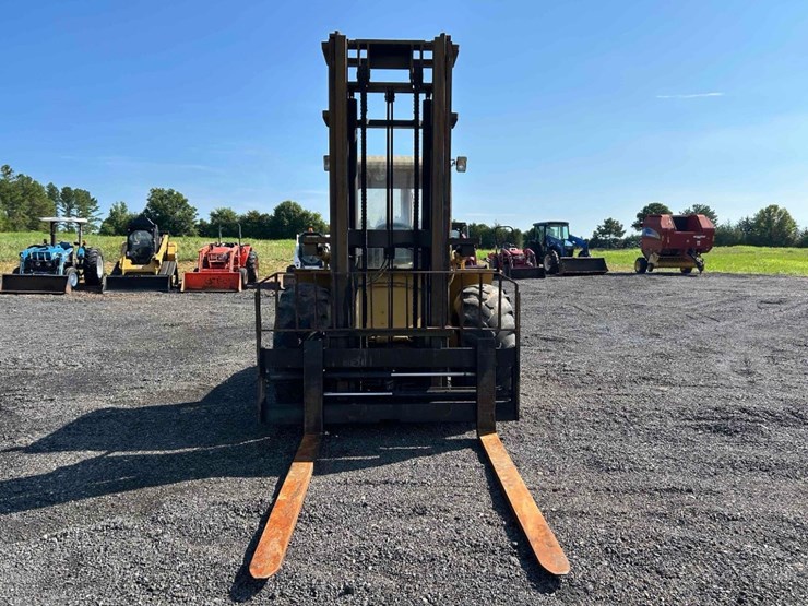 2010-caterpillar-cm1210106-rought-terrain-forklift-image-7