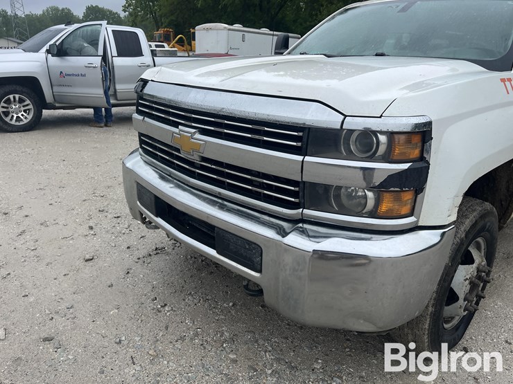 2015-chevrolet-silverado-3500-image-9
