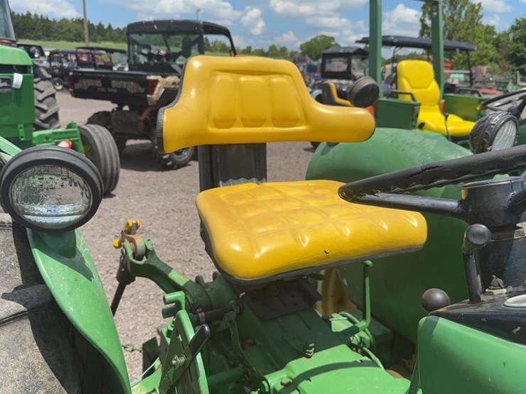 john-deere-820-image-9