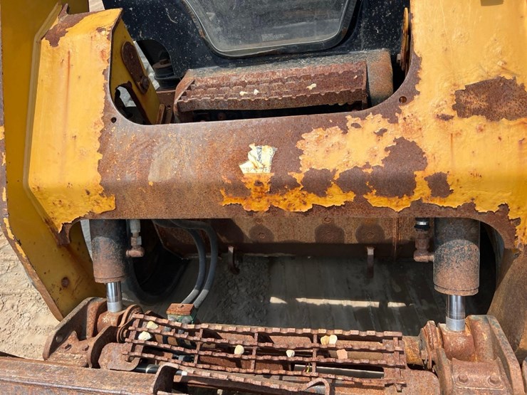 2016-caterpillar-259d-image-10