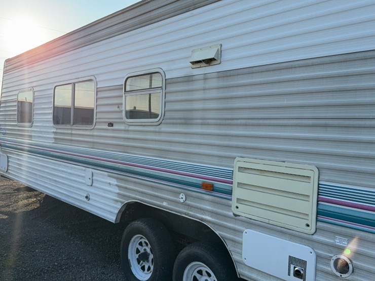 #3059-•-1999-28'-fleetwood-prowler-camper-image-10