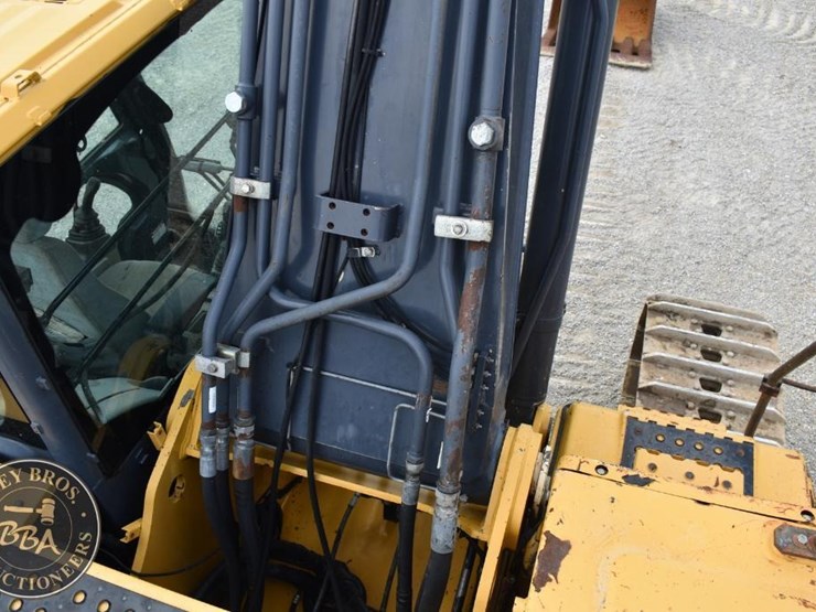 2013-deere-350g-lc-image-43