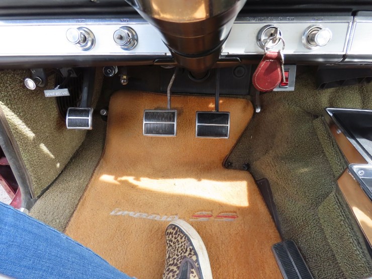 1965-chevrolet-impala-ss-image-31