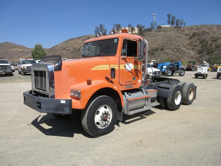 1993-freightliner-fld120-image-1