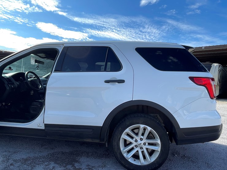 2018-ford-explorer-image-26