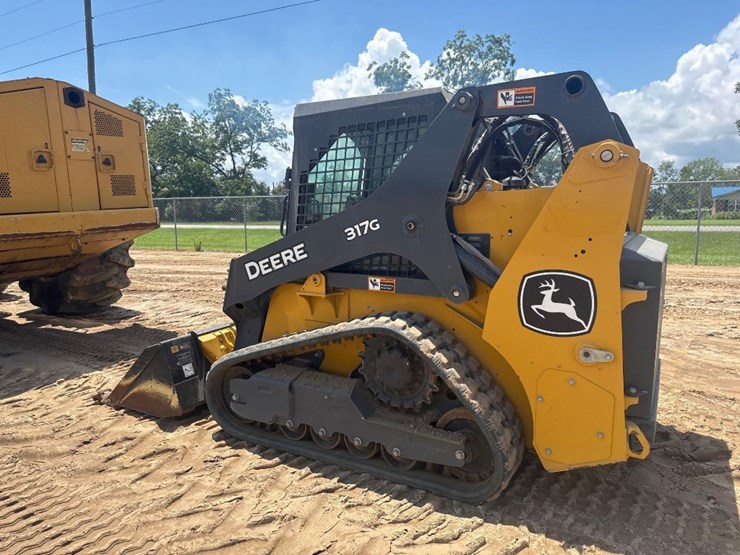 2023-deere-317g-image-8